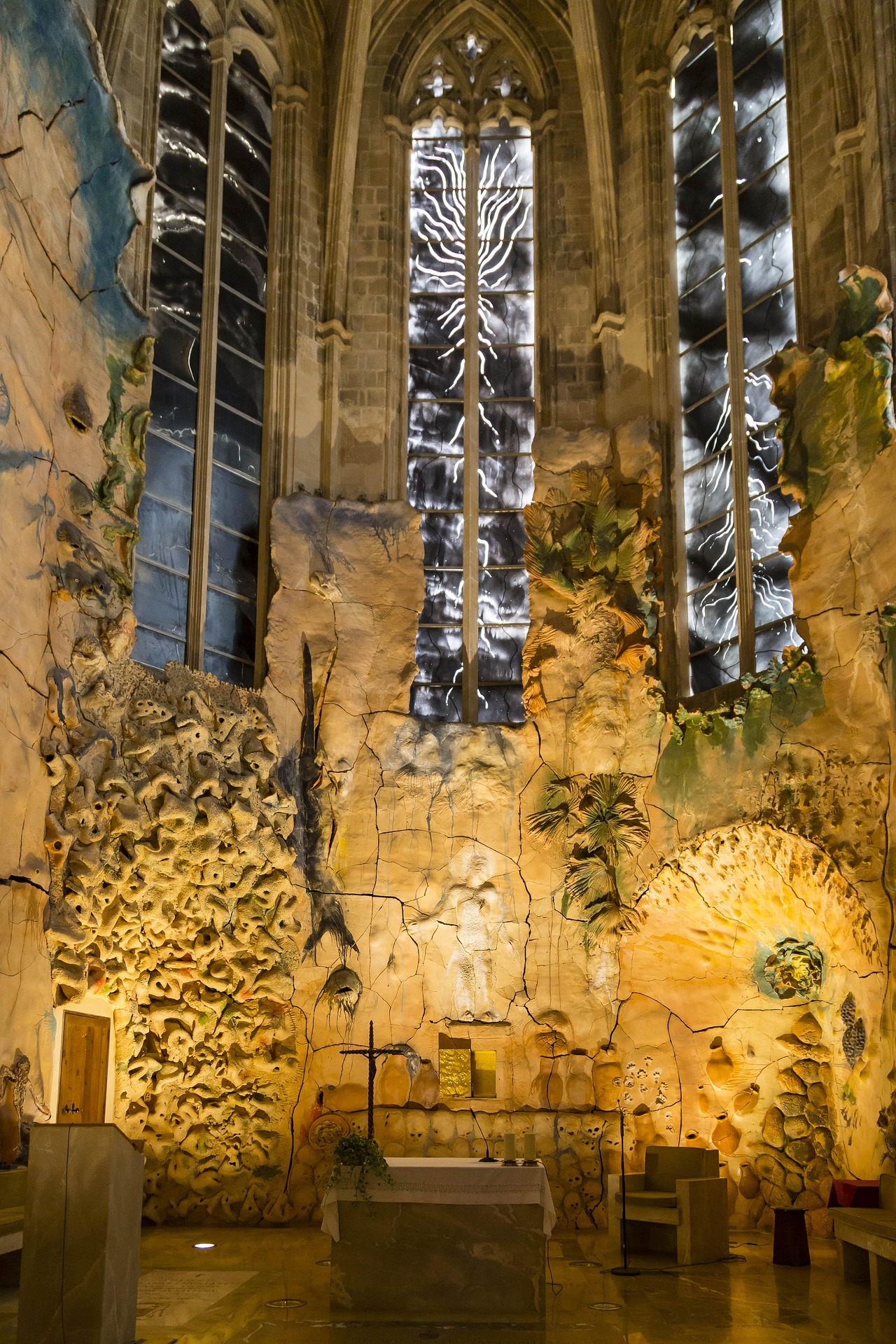 Miquel Barceló's ceramic walls in the Capella del Santíssim at La Seu, encrusted with fish and fruit beneath painted windows | The Aficionados