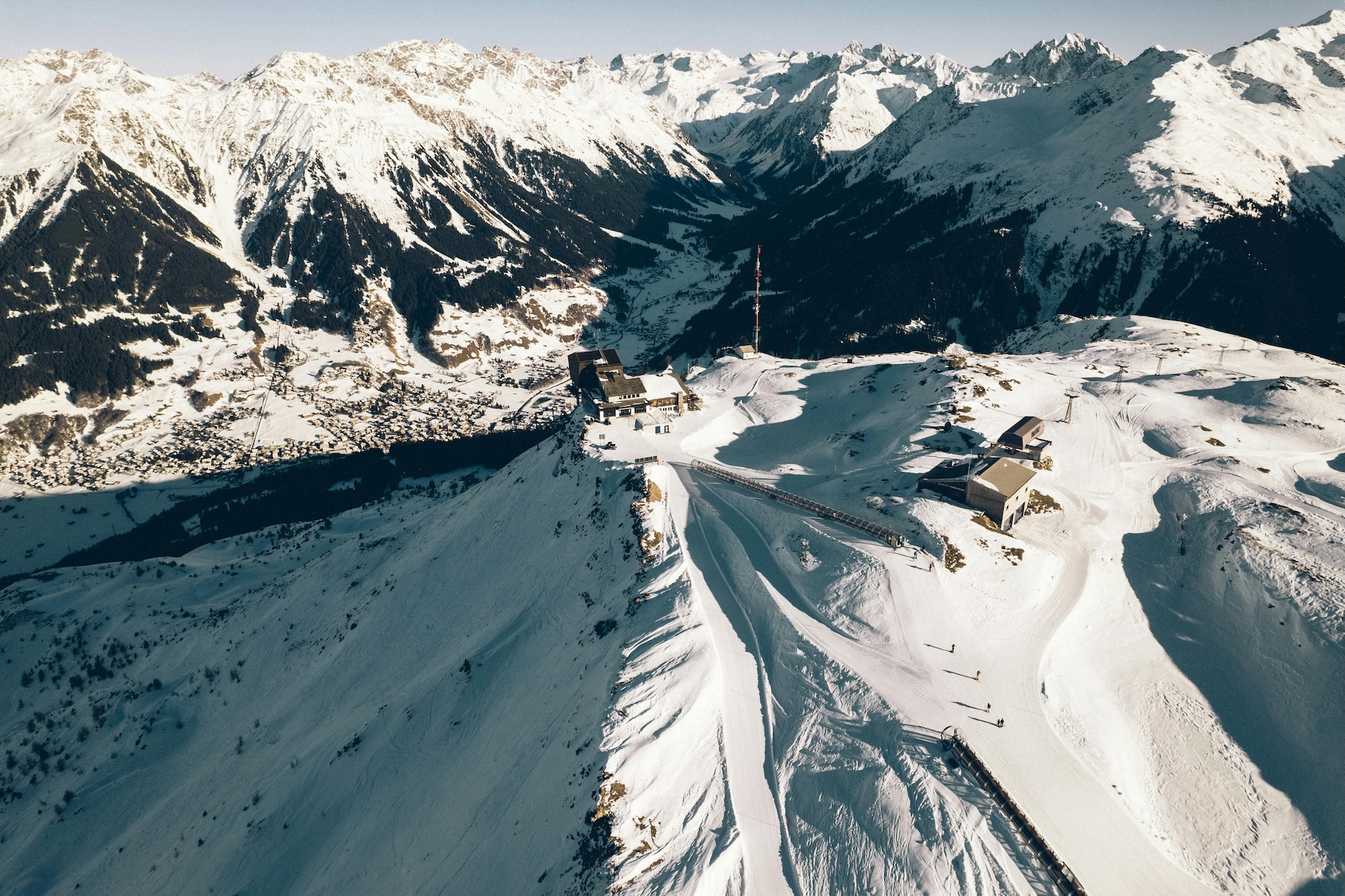Where to Ski in the Alps | Skiing Guide to the Pistes | The Aficionados 
