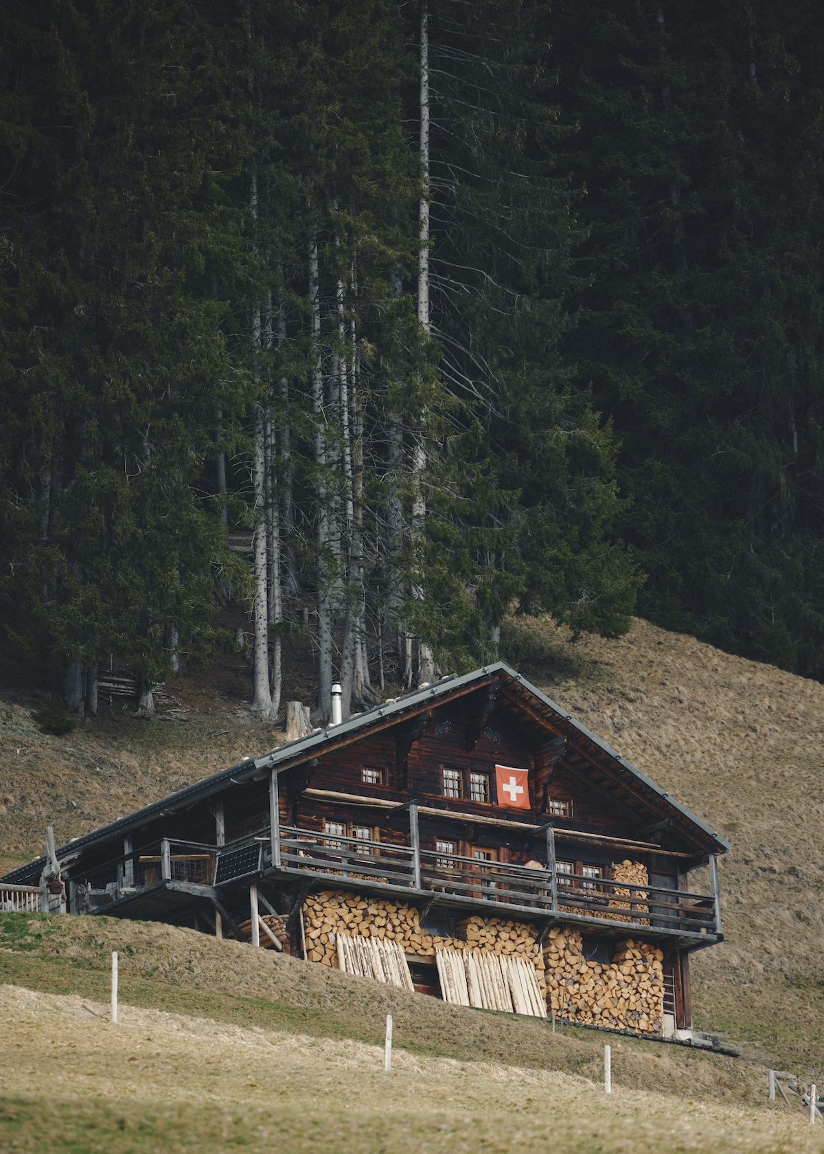 Discover Wildstrubel, Lohner and Bunderspitz above Adelboden. A poetic Alpine guide to hiking, history and perspective in Switzerland’s Bernese Oberland.
