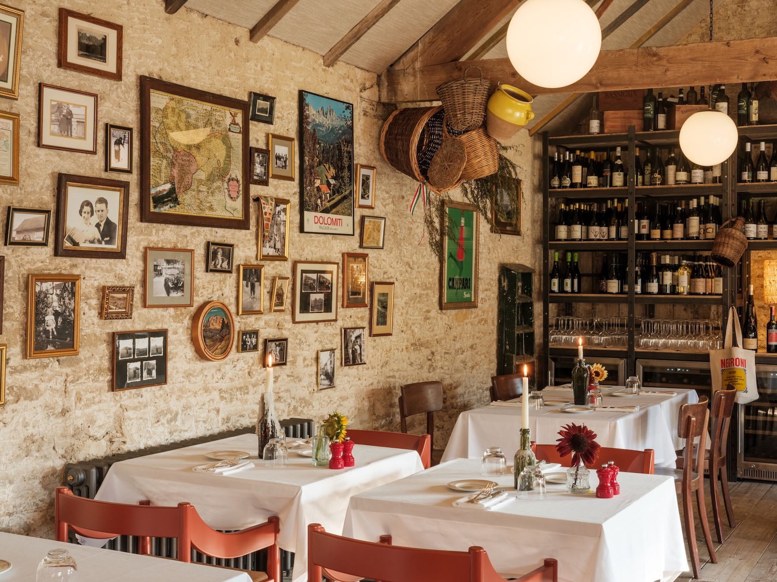 At Durslade Farm in Bruton, Hauser & Wirth Somerset fuses art, architecture and landscape with exhibitions, Piet Oudolf’s gardens, Roth Bar, Da Costa restaurant and farm shop: a cultural campus rooted in Somerset.